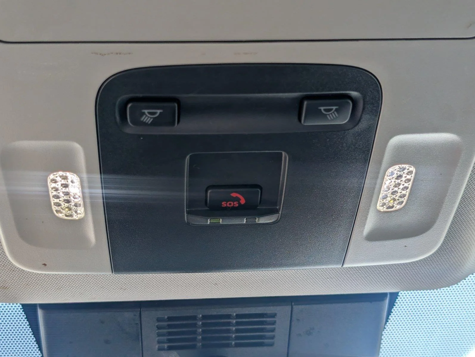 Used 2025 Ice Cap Toyota LE image 21