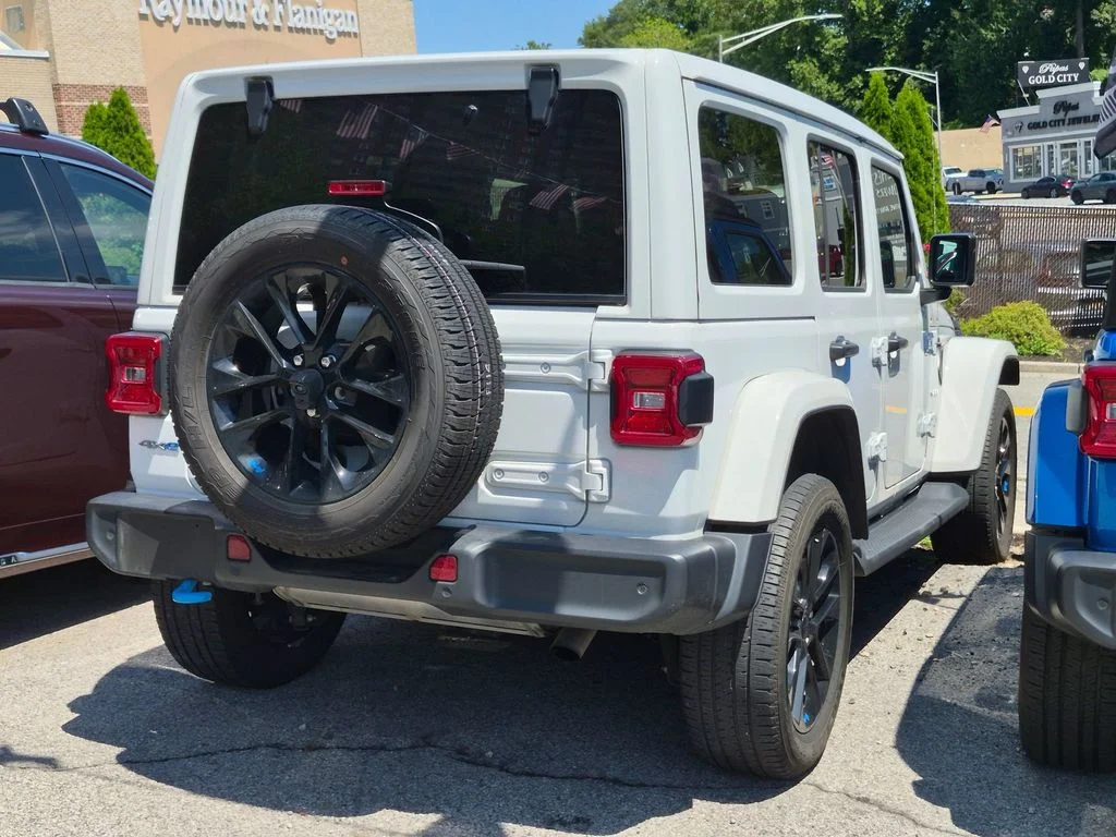 Used 2022 White Jeep Unlimited Sahara 4xe image 5