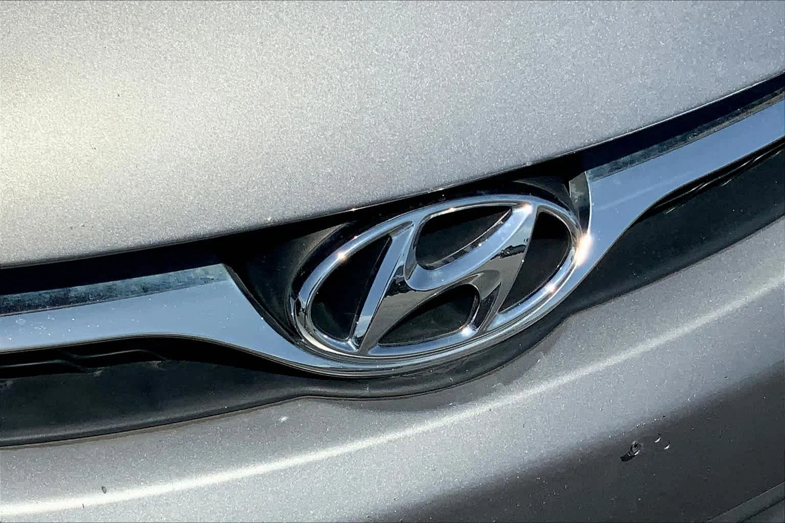 Used 2011 Titanium Gray Metallic Hyundai GLS image 29
