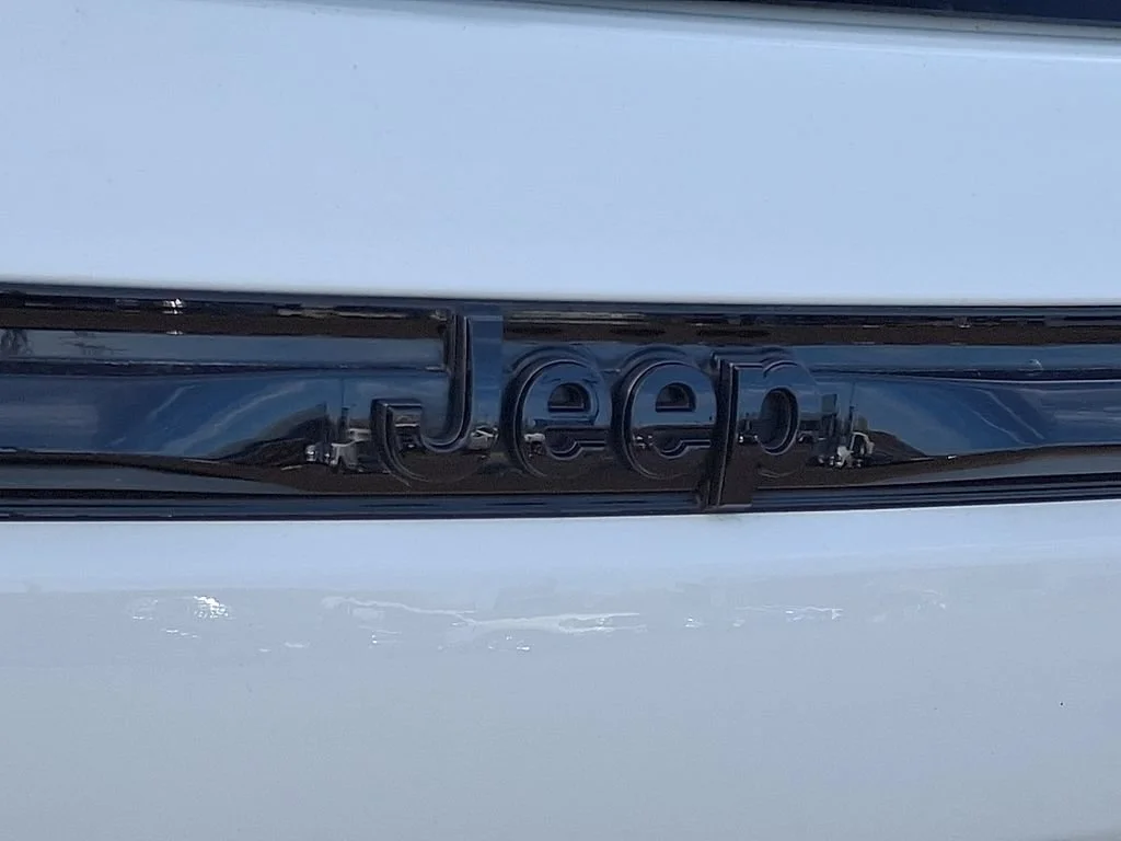 Used 2023 White Jeep Altitude 4x4 image 32