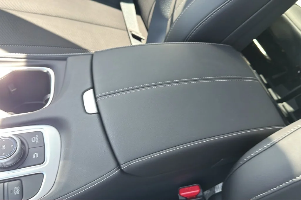 New 2027 MINERAL BLACK INFINITI Luxe FWD image 28