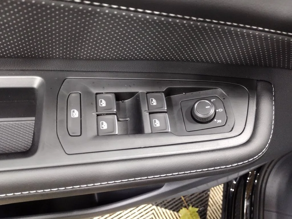 New 2026 Black Volkswagen 2.0T SE w/Technology image 21