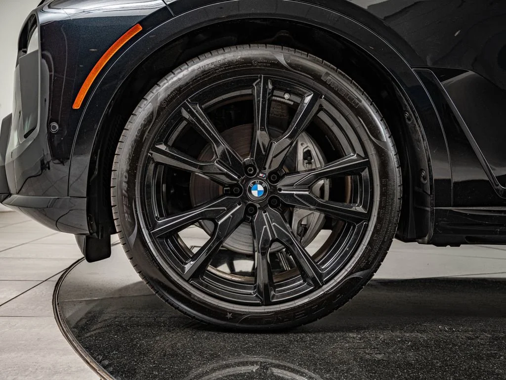 Used 2025 Black Sapphire Metallic BMW xDrive40i image 10