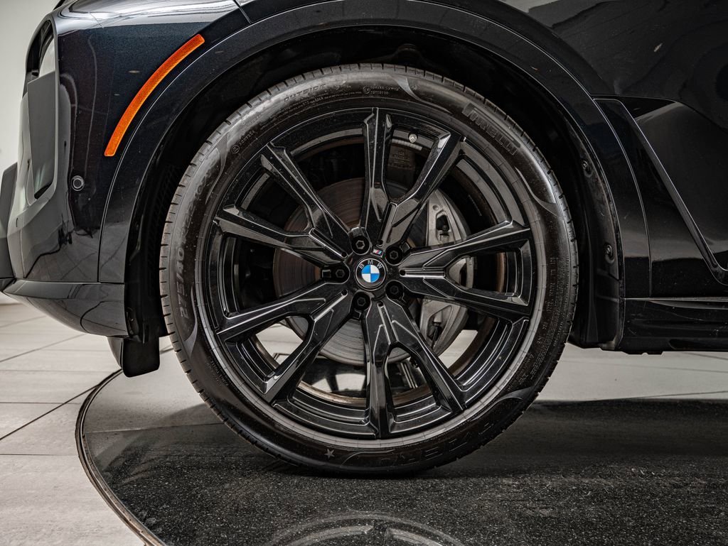 Used 2025 Black Sapphire Metallic BMW xDrive40i image 10