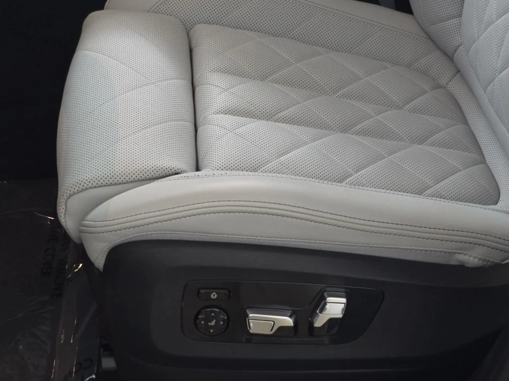 Used 2024 Alpine White BMW xDrive40i image 31