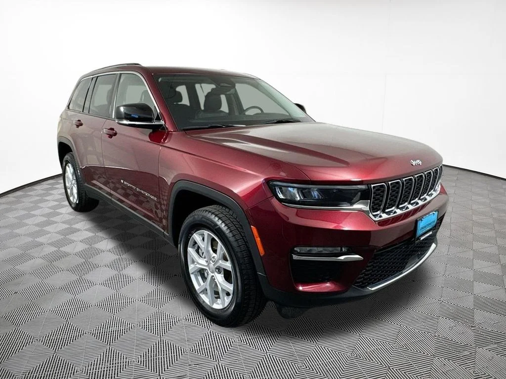 Used 2023 Velvet Jeep Limited image 4