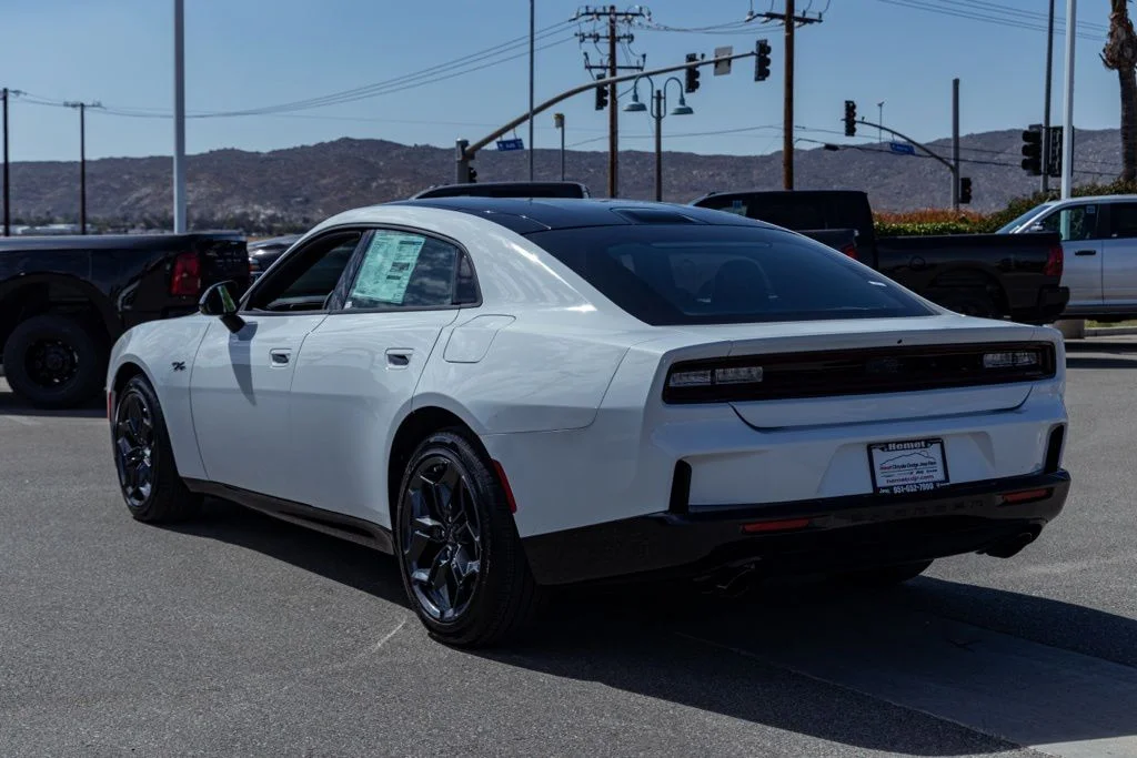 New 2026 White Knuckle Exterior Paint Dodge R/T Blacktop 4-door AWD image 5