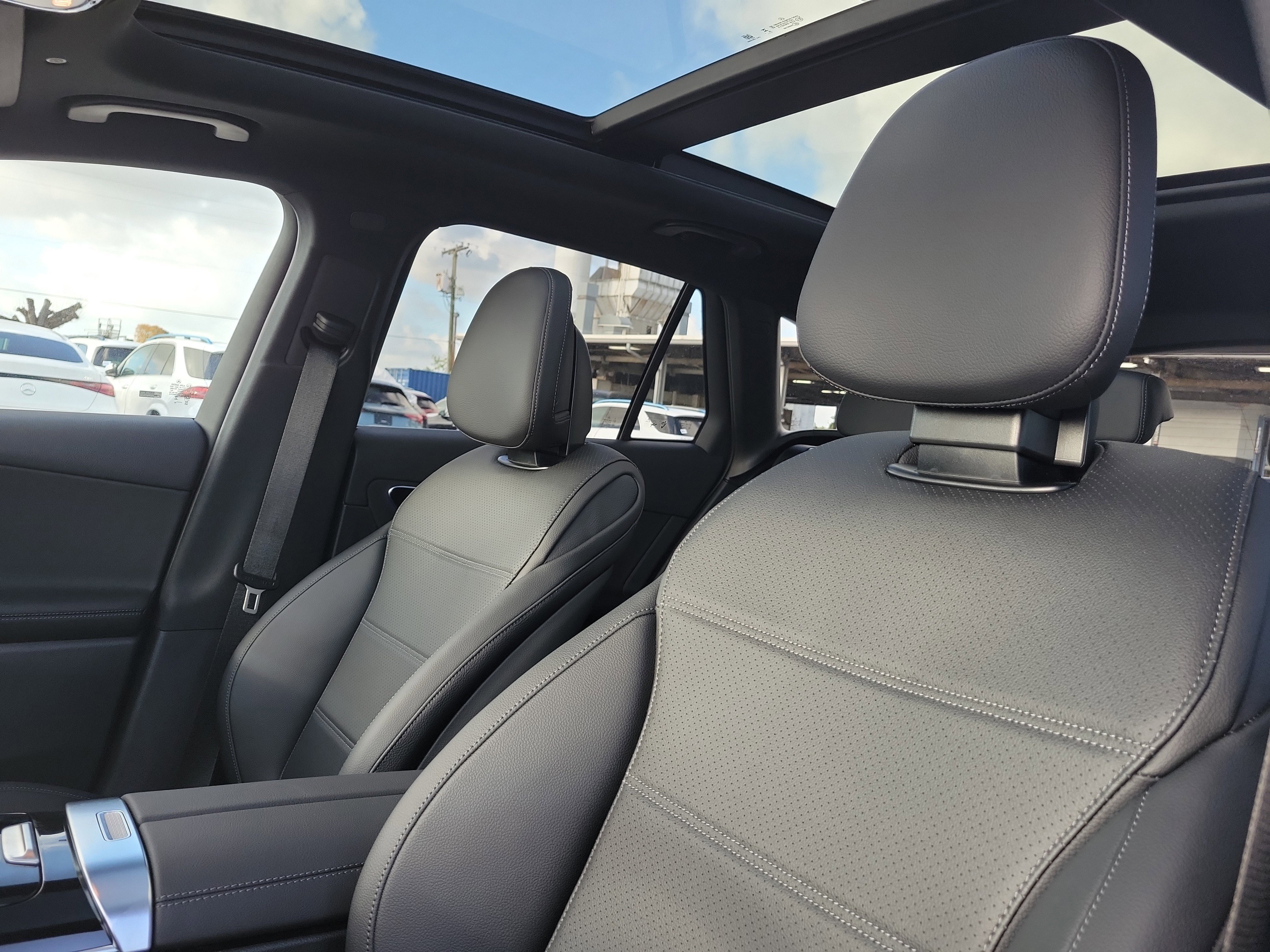 New 2026 Polar White Mercedes-Benz GLC 300 image 20
