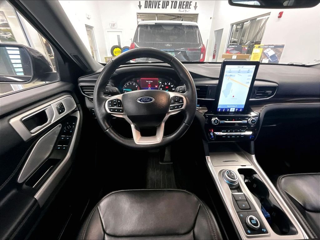 Used 2023 Black Metallic Ford Limited image 18