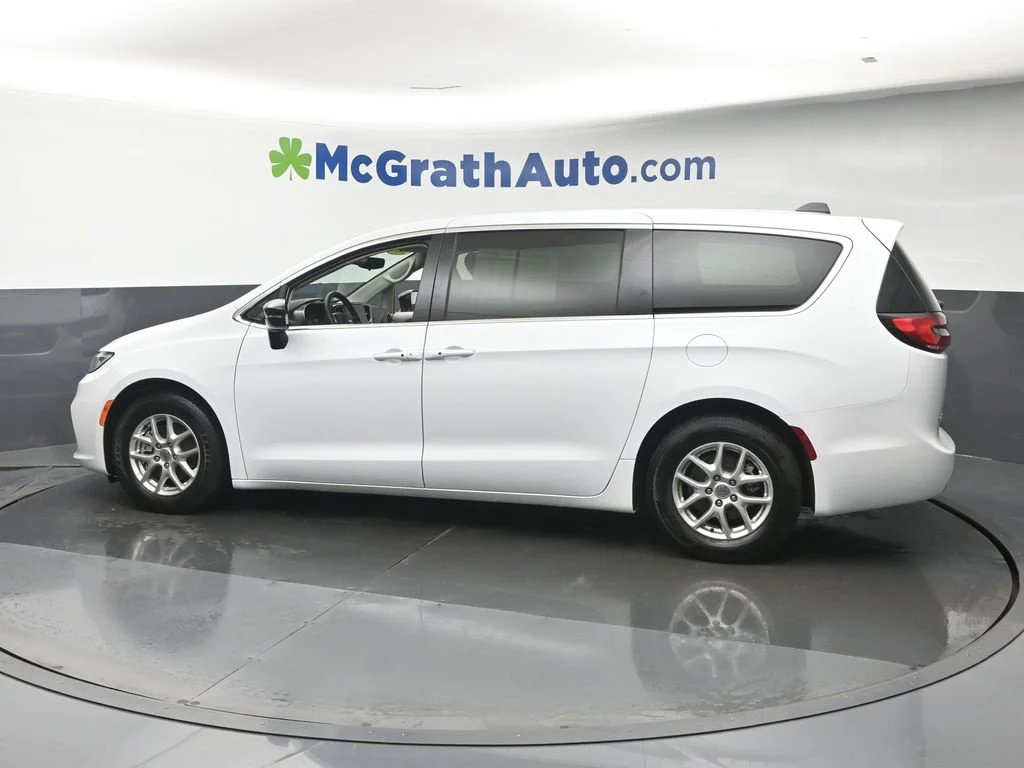 Used 2024 White Chrysler Touring L image 25
