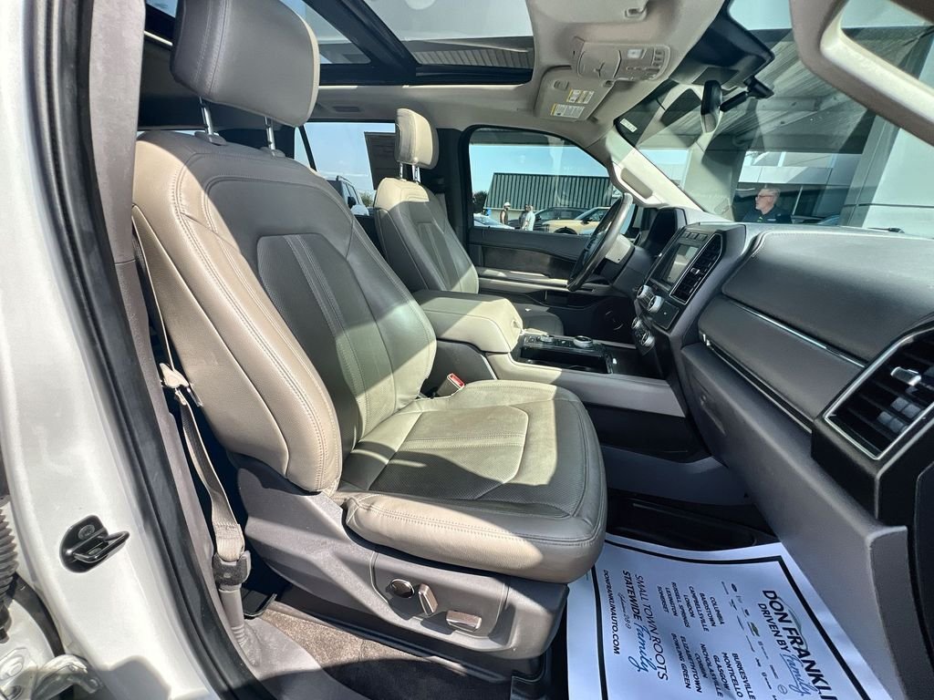 Used 2020 White Ford Limited image 26