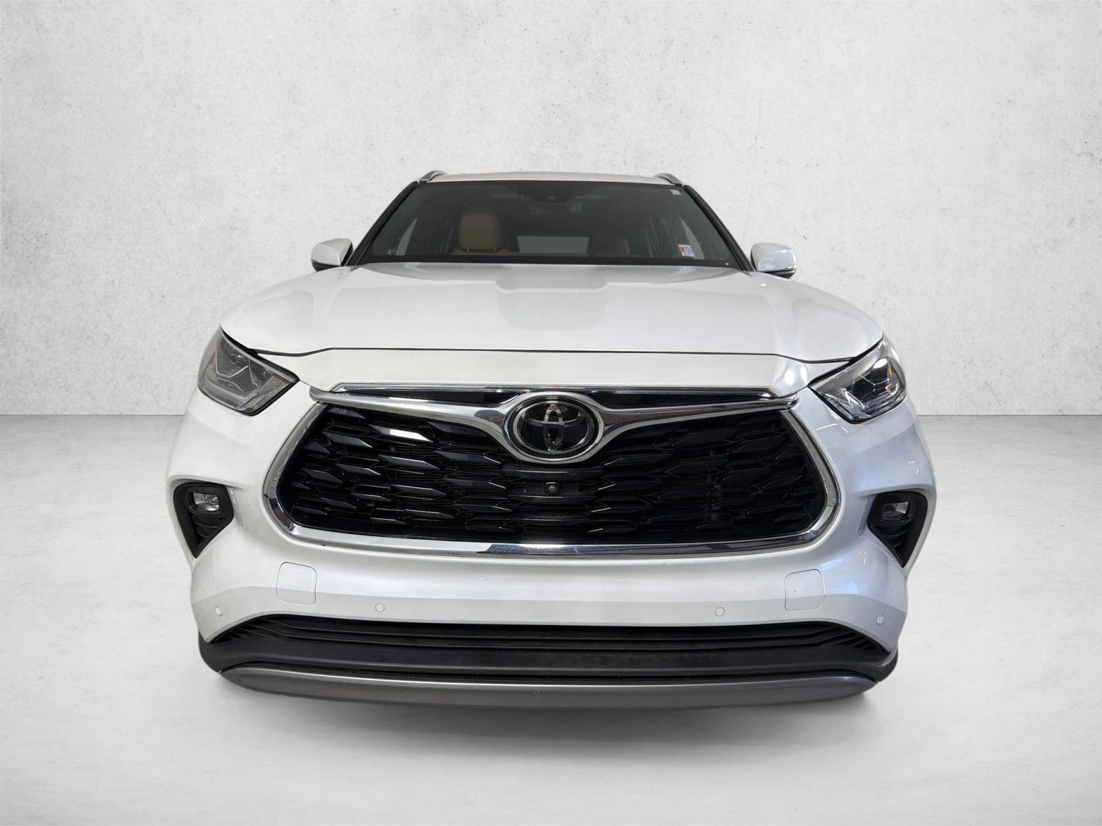 Used 2024 Wind Chill Pearl Toyota Platinum image 10