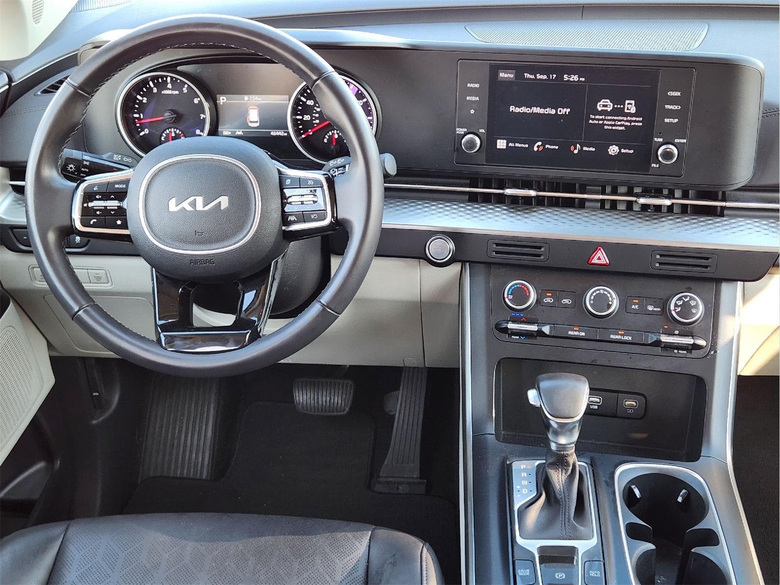 Used 2024 Snow White Pearl Kia LX image 26
