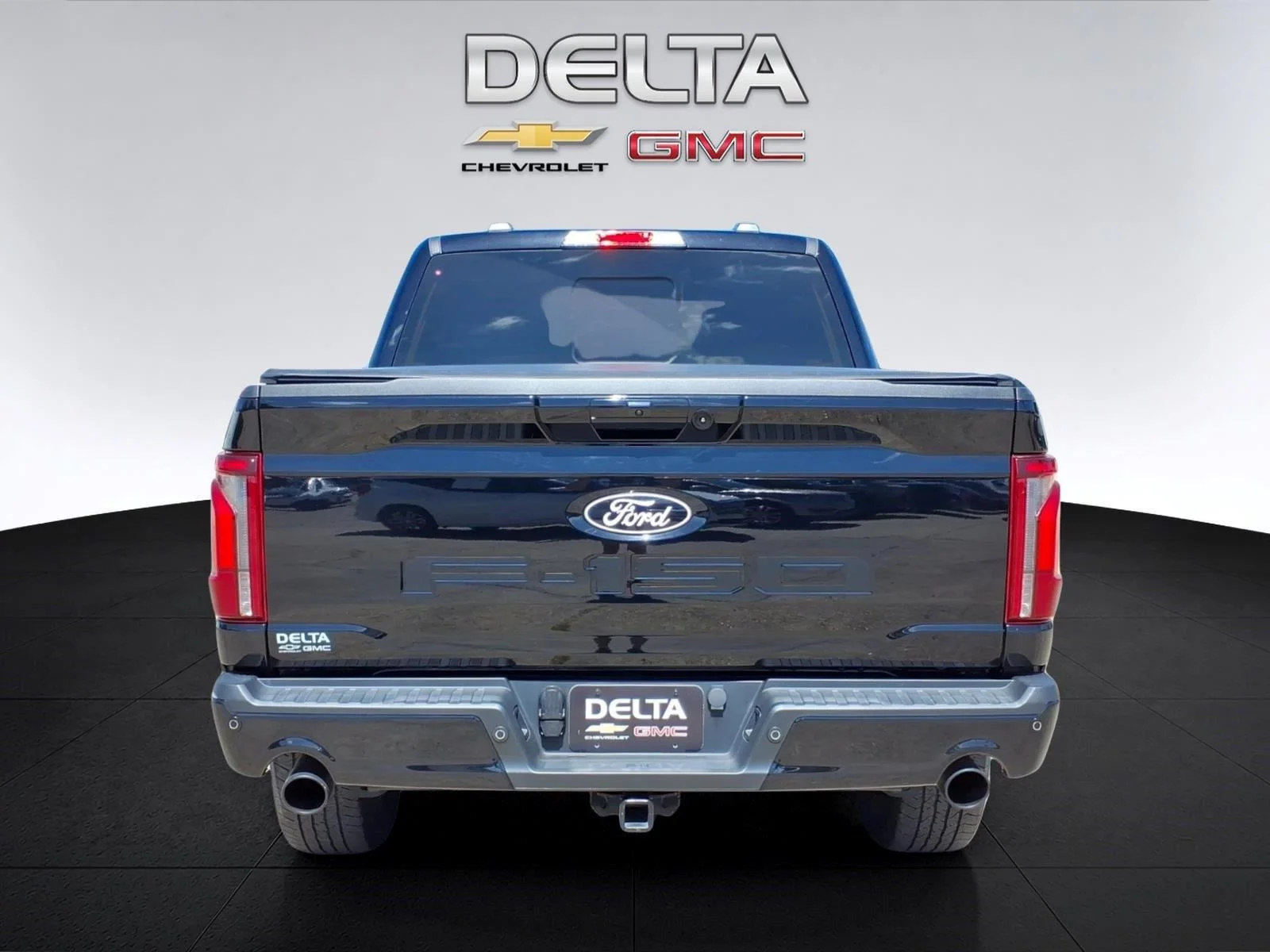 Used 2024  Ford LARIAT image 4
