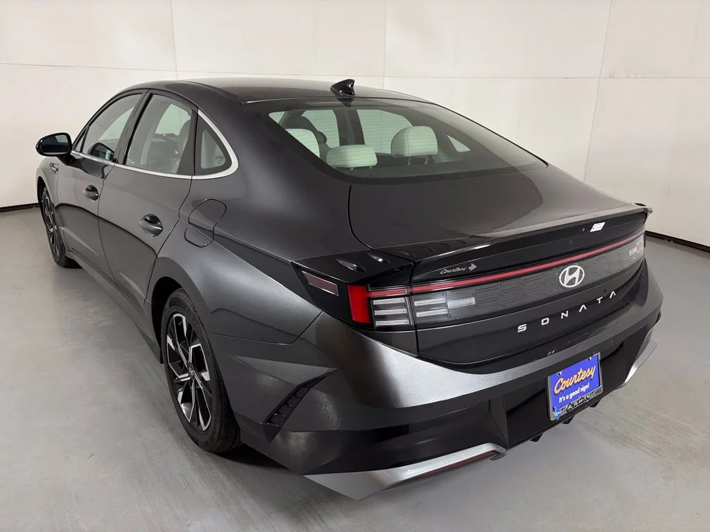 Used 2024 Gray Hyundai SEL image 6