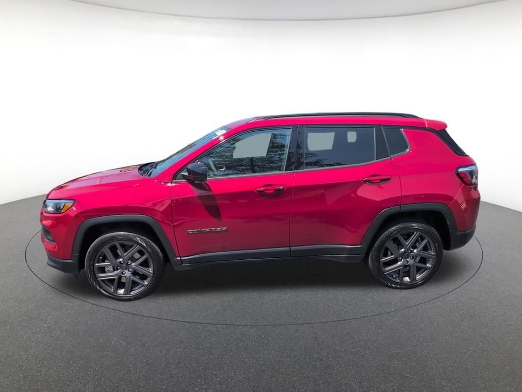 New 2026 Red Hot Pearl-Coat Exterior Paint Jeep Latitude image 10