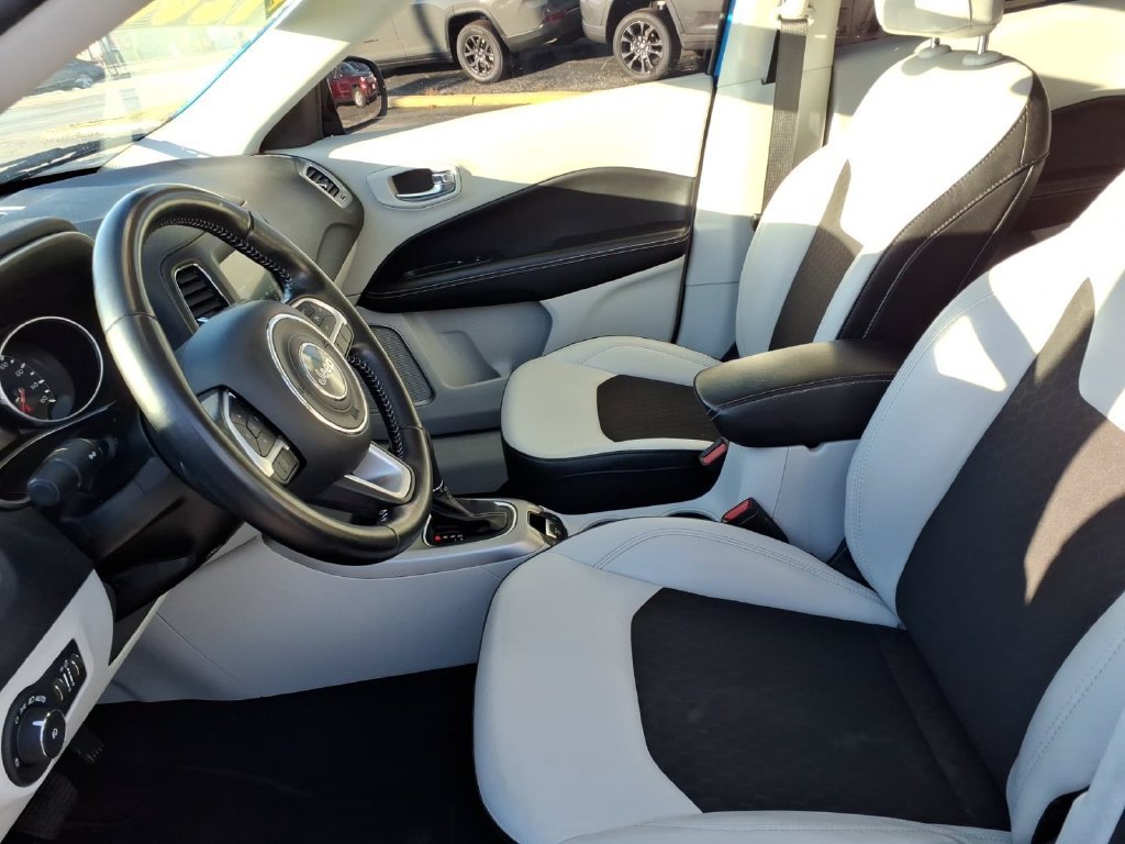 Used 2020 Blue Jeep Latitude image 10