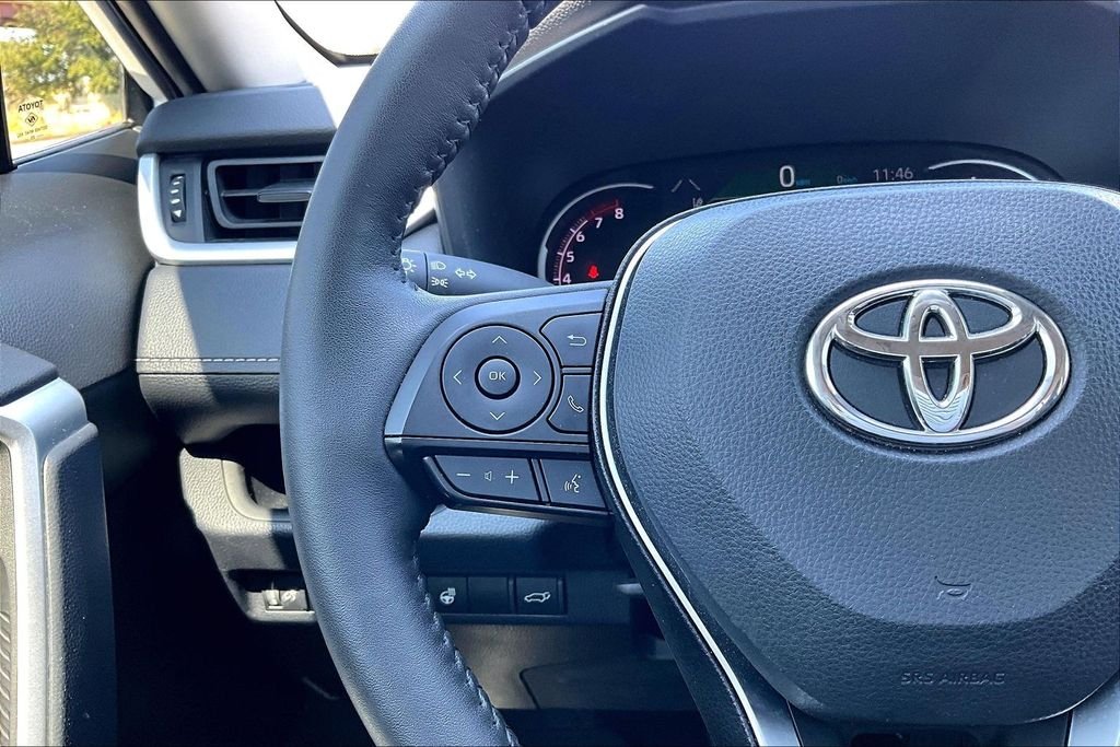 Used 2023 White Toyota XLE image 18
