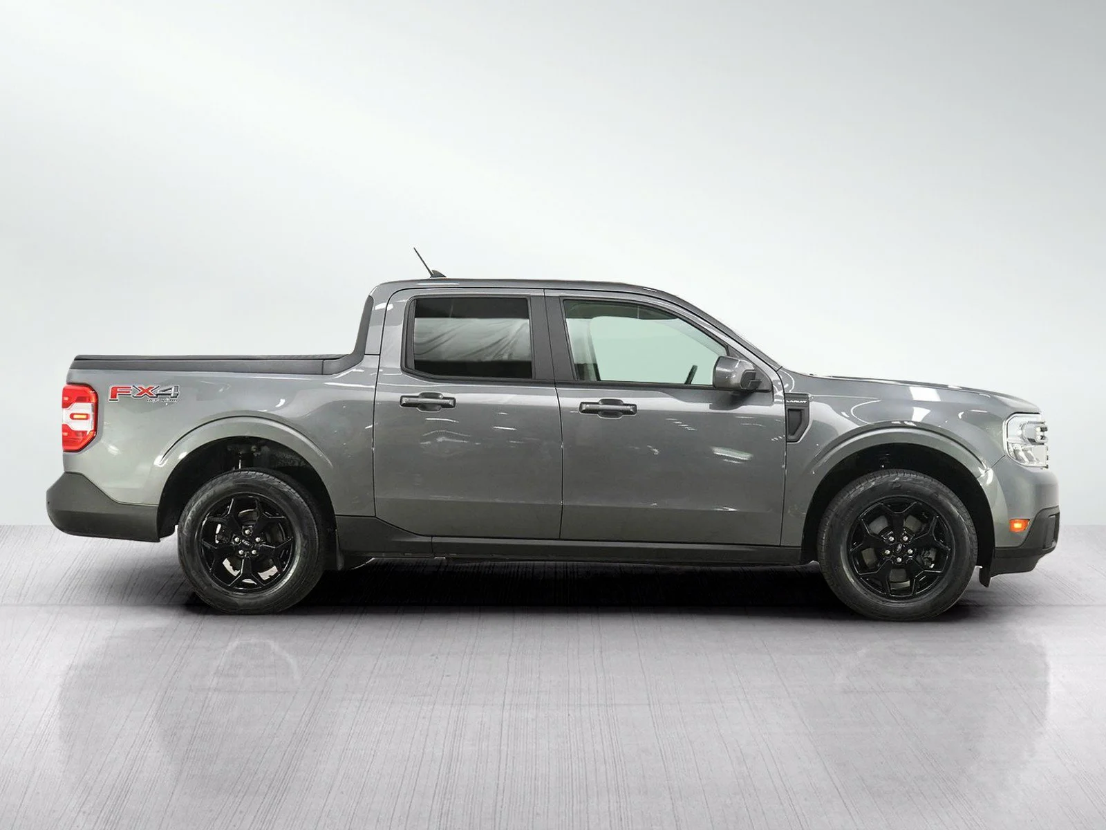 Used 2022 Gray Metallic Ford Lariat image 6