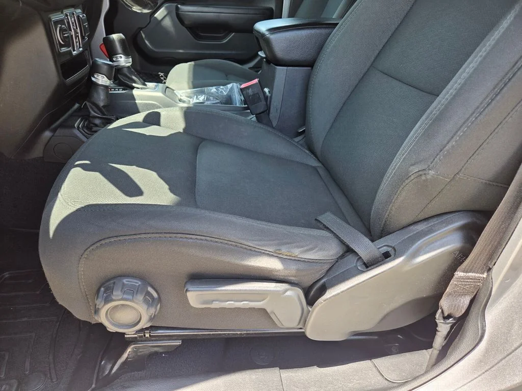 Used 2020 Silver Jeep Sport image 10