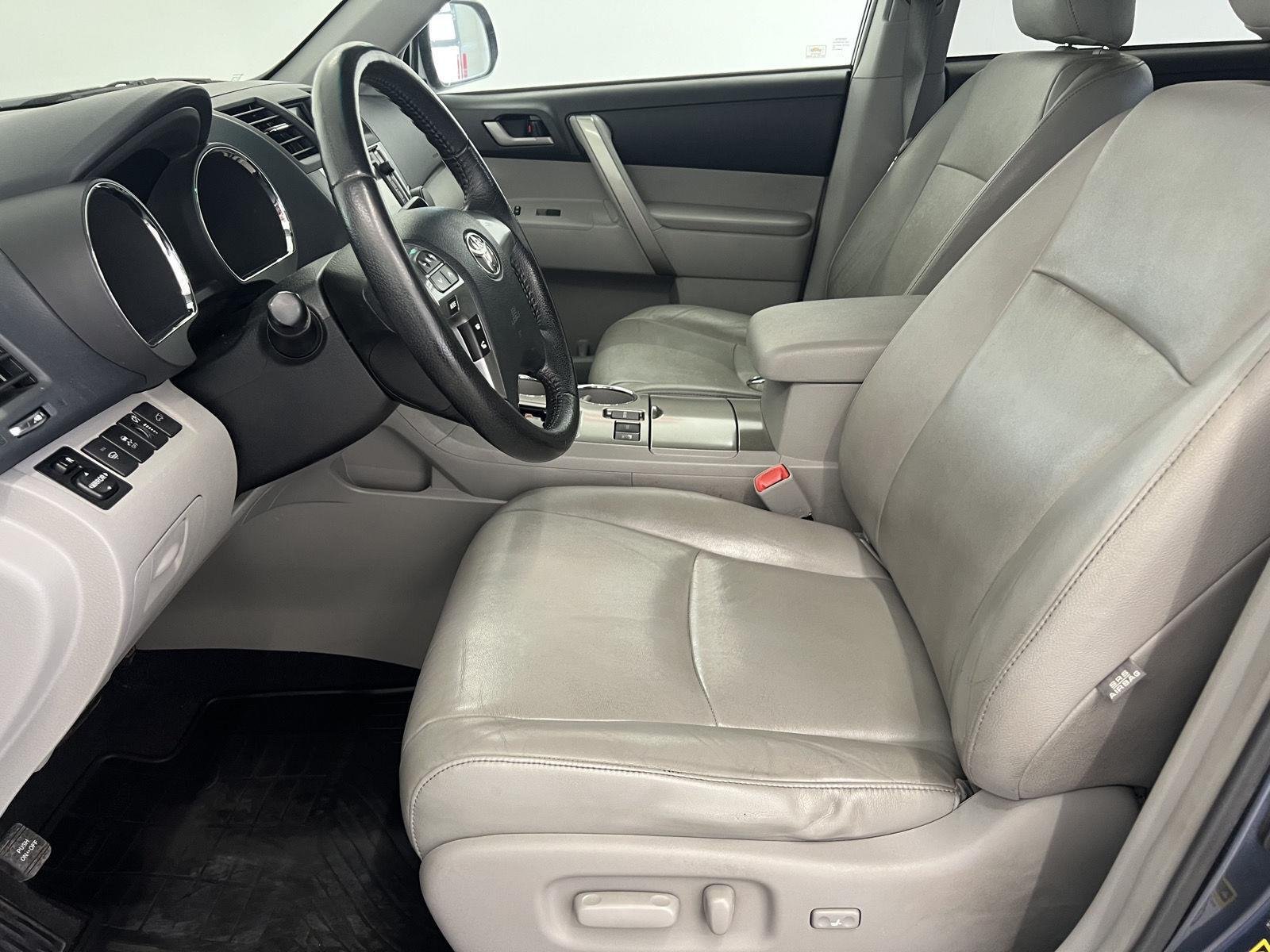 Used 2013 Shoreline Blue Pearl Toyota SE image 13