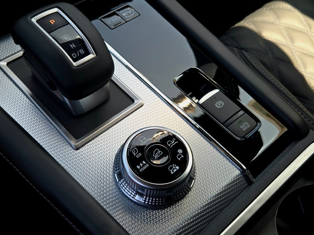 New 2026 White Nissan Platinum image 33