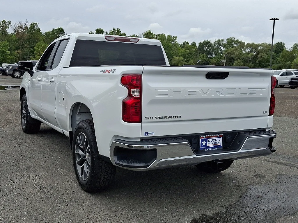 Used 2024 Summit White Chevrolet LT image 9