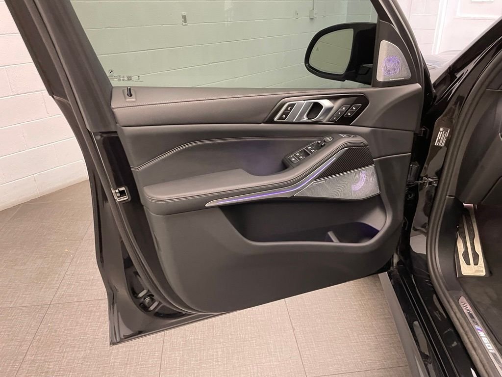 Used 2026 Black BMW M60i image 25