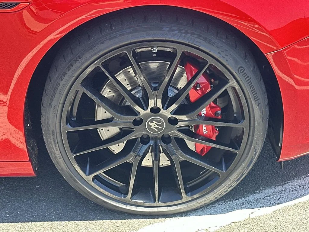 Used 2022 Rosso Tributo (Red) Maserati Trofeo image 11