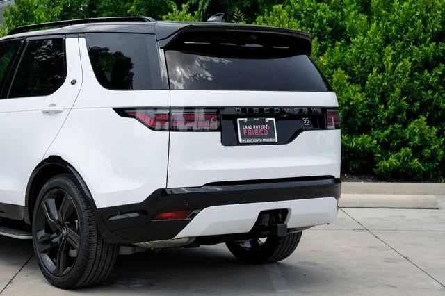 Used 2025 White Land Rover Dynamic SE image 17