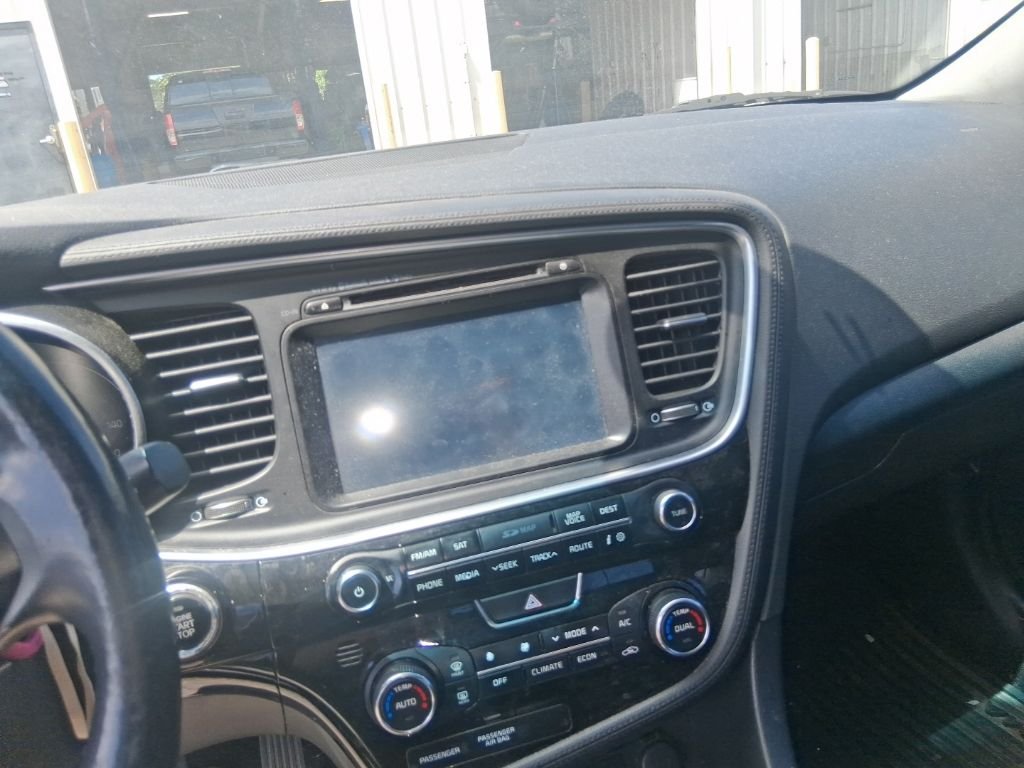 Used 2014 White Kia EX image 10