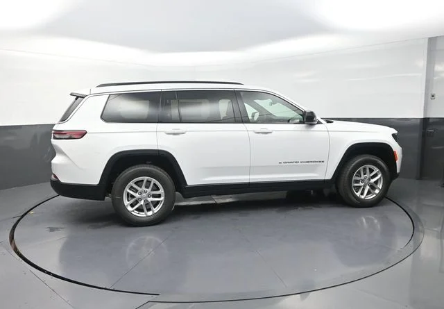New 2026 Bright White Clear-Coat Exterior Paint Jeep Laredo X image 10