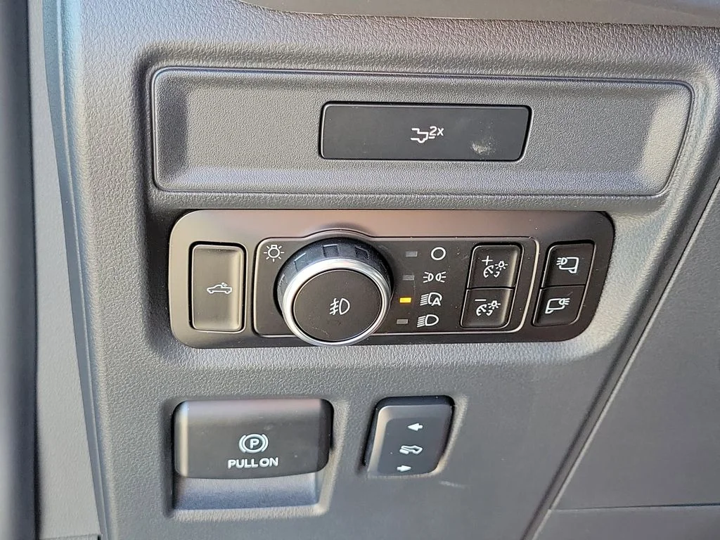 New 2026 Carbonized Gray Metallic Ford XLT image 30