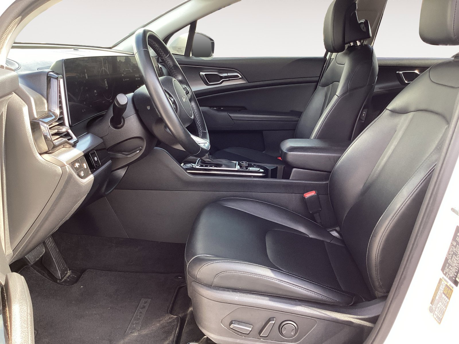 Used 2023 White Kia SX image 28