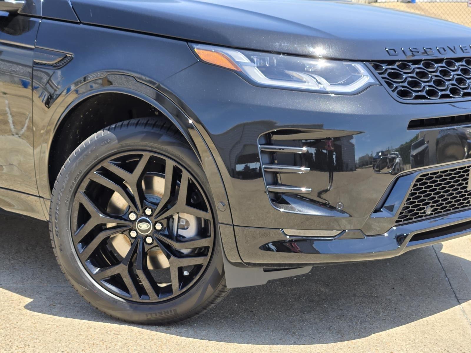 New 2026 Santorini Black LAND ROVER Landmark Edition image 7