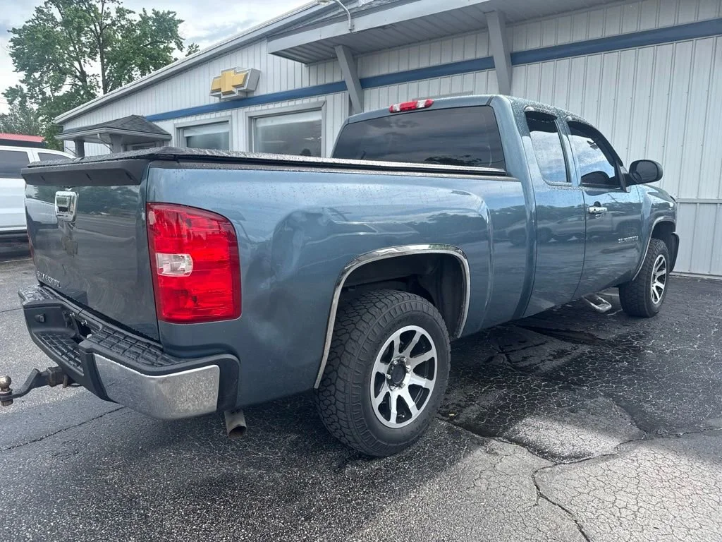 Used 2007 Blue Granite Metallic Chevrolet Work Truck image 7