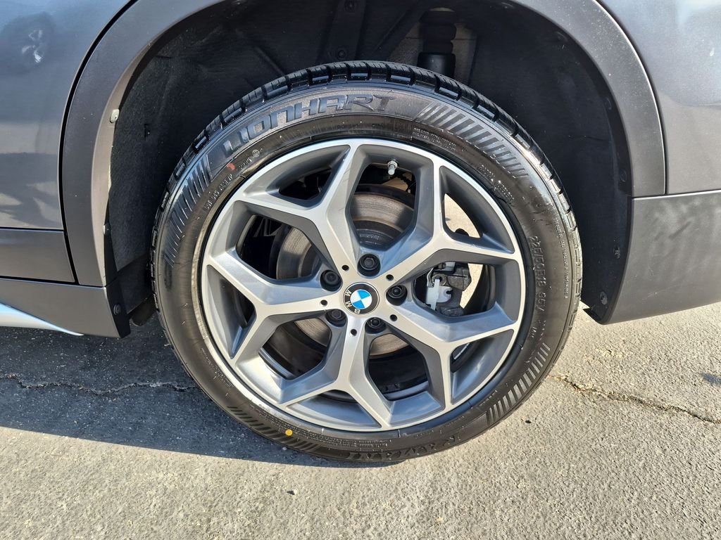 Used 2018 Gray BMW sDrive28i image 11
