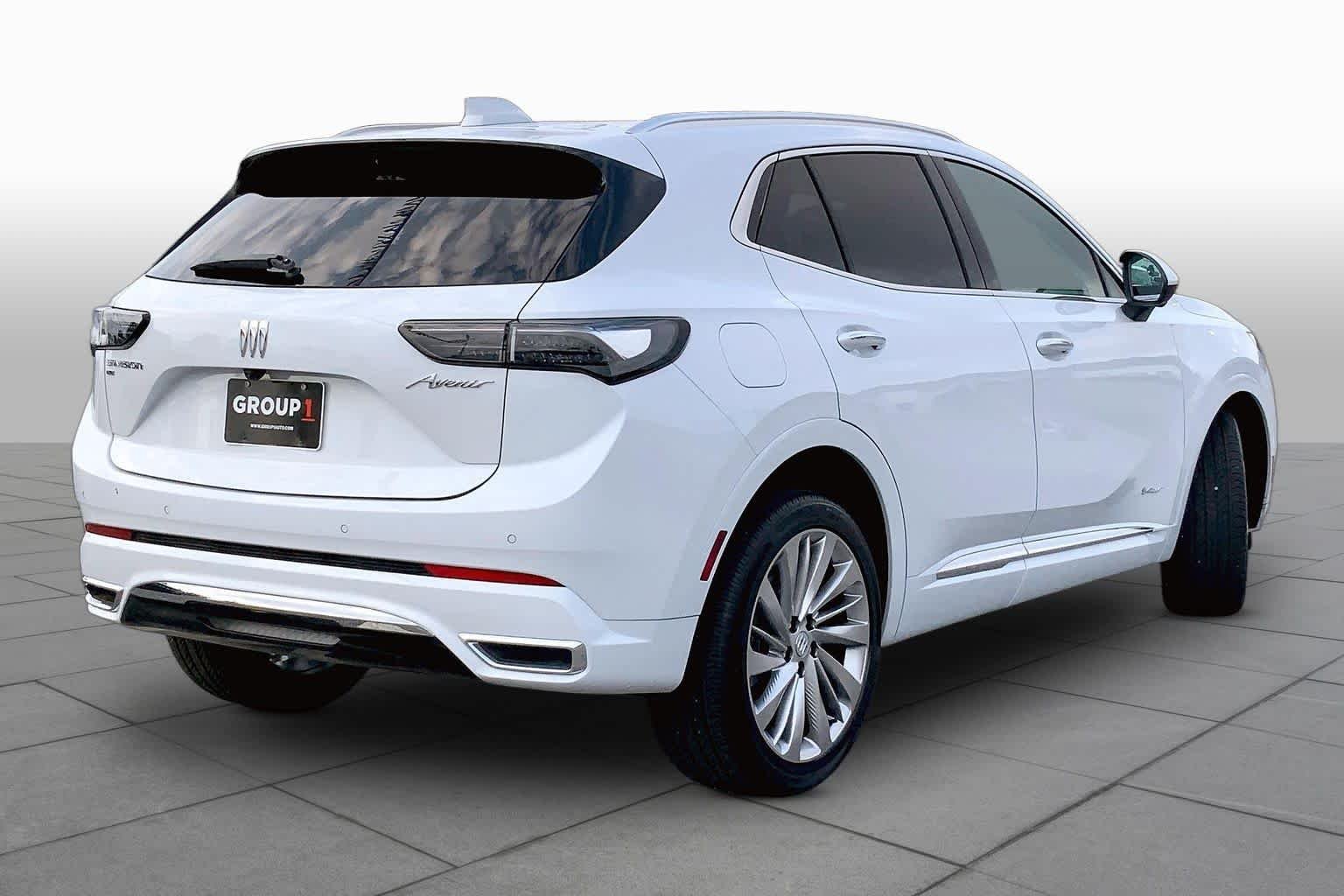 Used 2026 Iridescent White Tricoat Buick Avenir image 12
