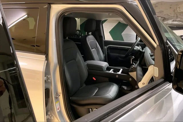Used 2023 Silver Land Rover S image 6
