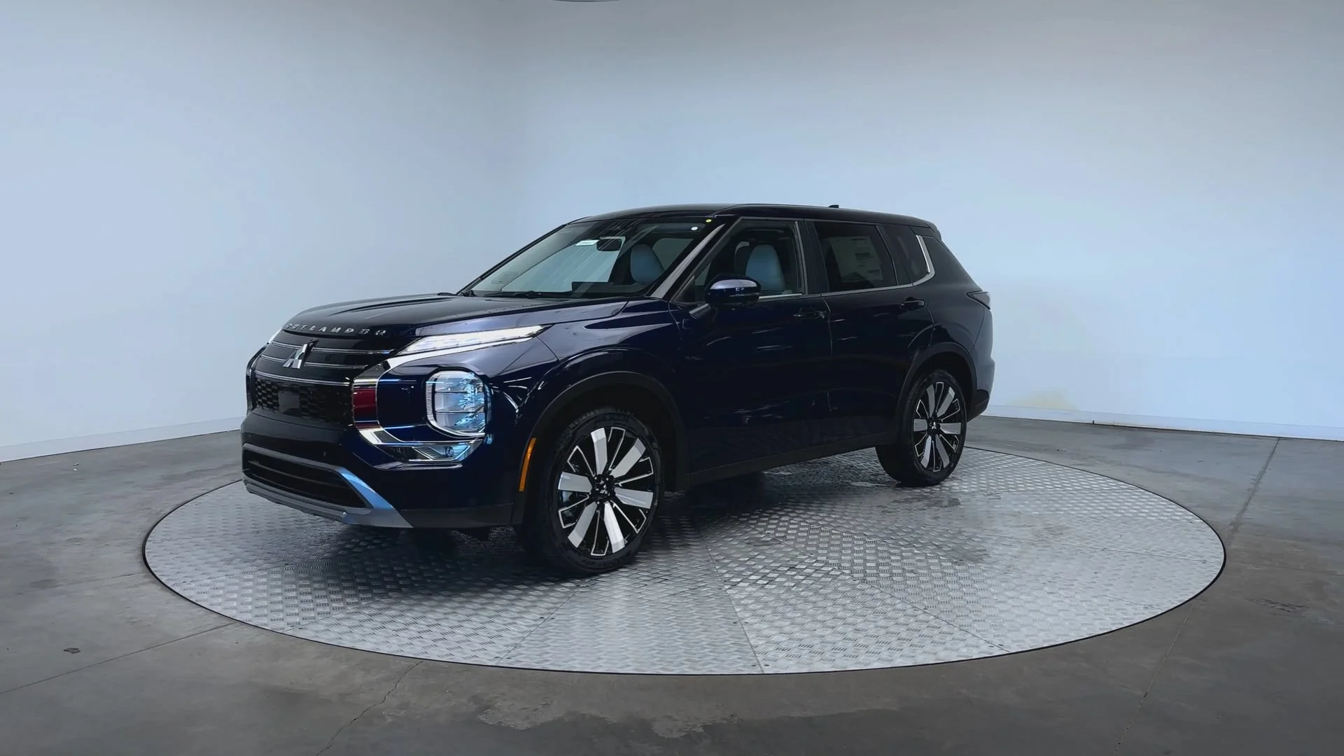 New 2026 Cosmic Blue Metallic Mitsubishi SE image 4