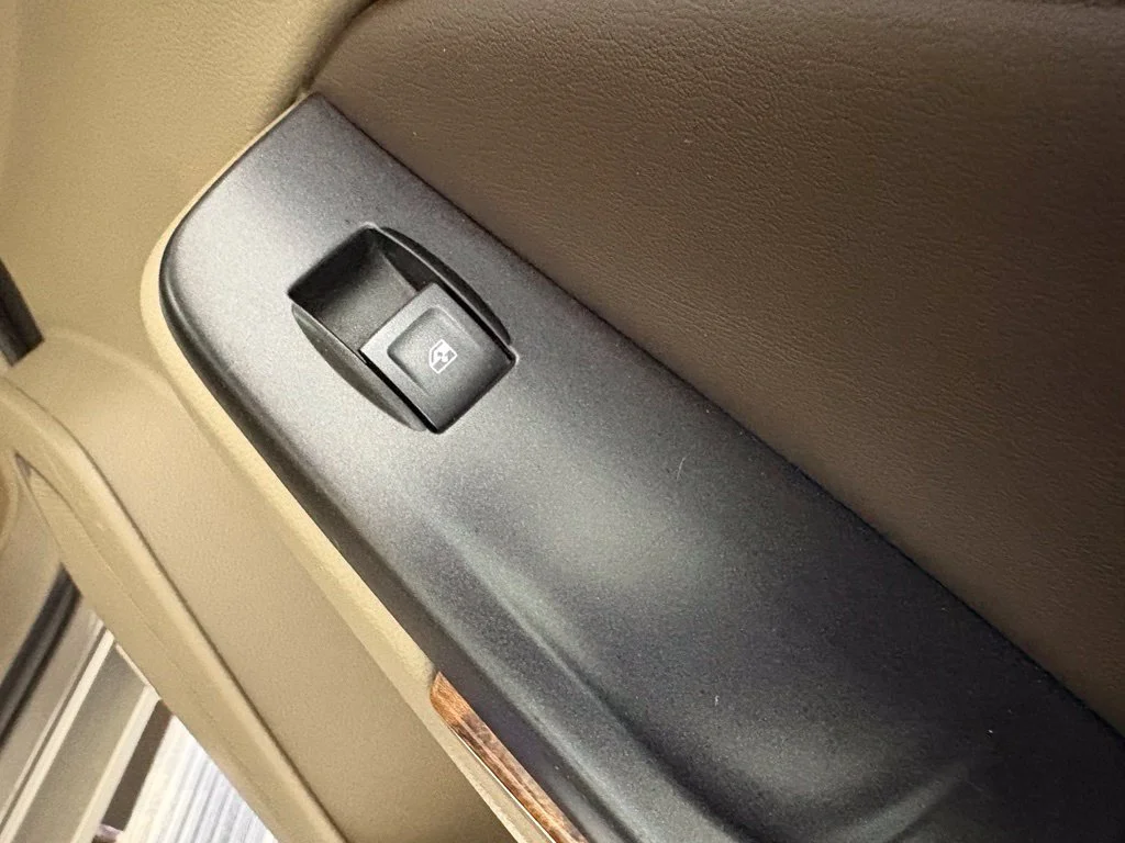 Used 2018 PEPPERDUST METALLIC Chevrolet Premier image 17