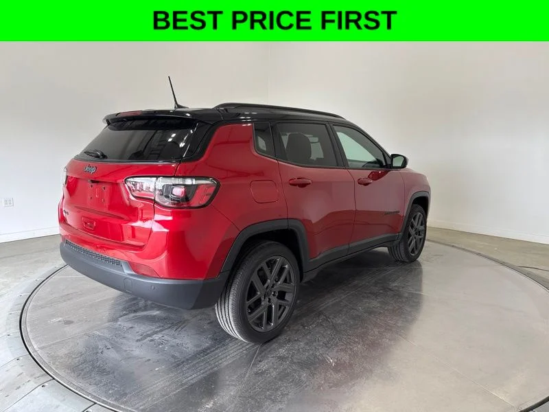 New 2026 Red Hot Pearl-Coat Exterior Paint Jeep Limited image 7