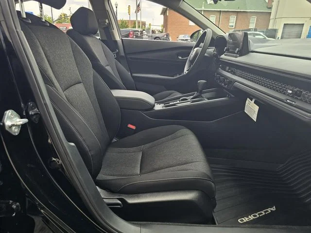 Used 2025 Black Honda SE image 12