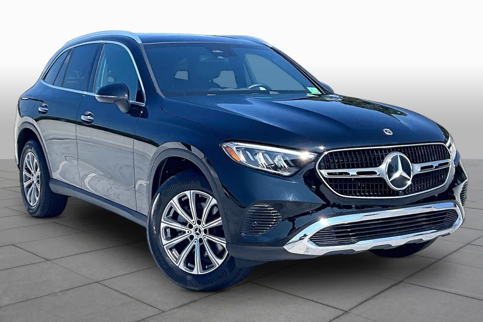 Used 2025 Obsidian Black Metallic Mercedes-Benz GLC 300 image 3