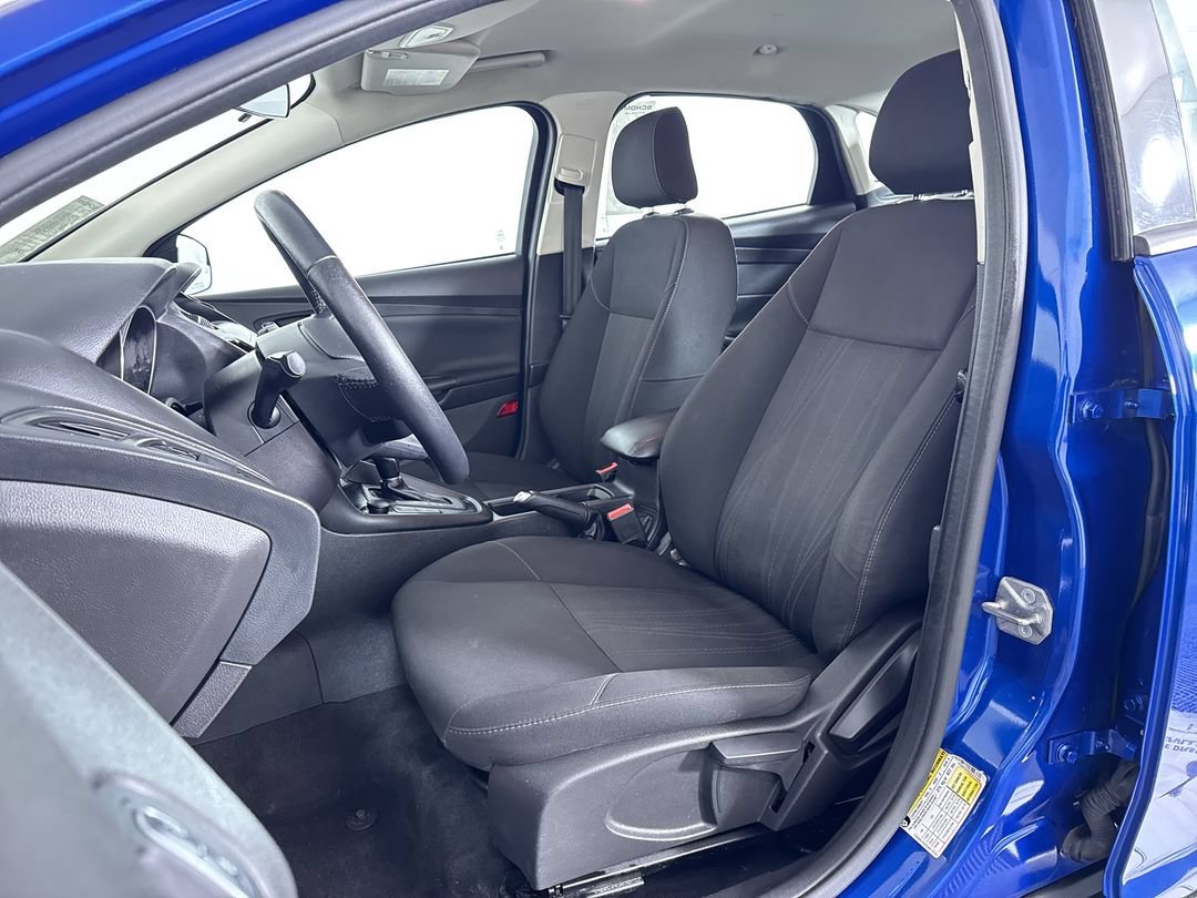 Used 2018 Blue Ford SE image 14