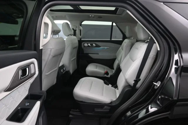Used 2025 Black Metallic Ford Platinum image 22