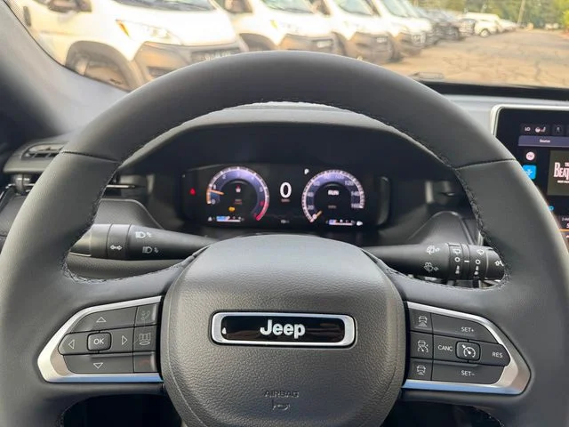 New 2026 Diamond Black Crystal Pearl-Coat Exterior Paint Jeep Limited image 23