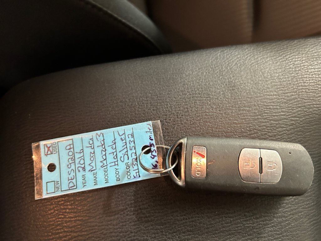 Used 2016 Silver Mazda i Sport image 26