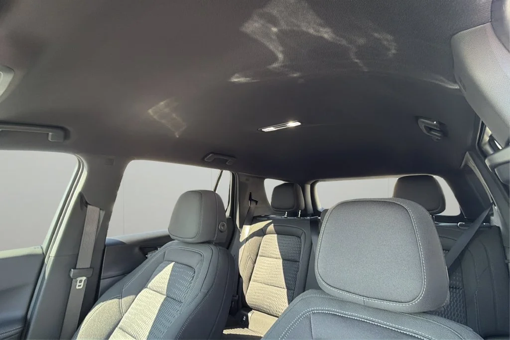 New 2027 Summit White Chevrolet LT image 32
