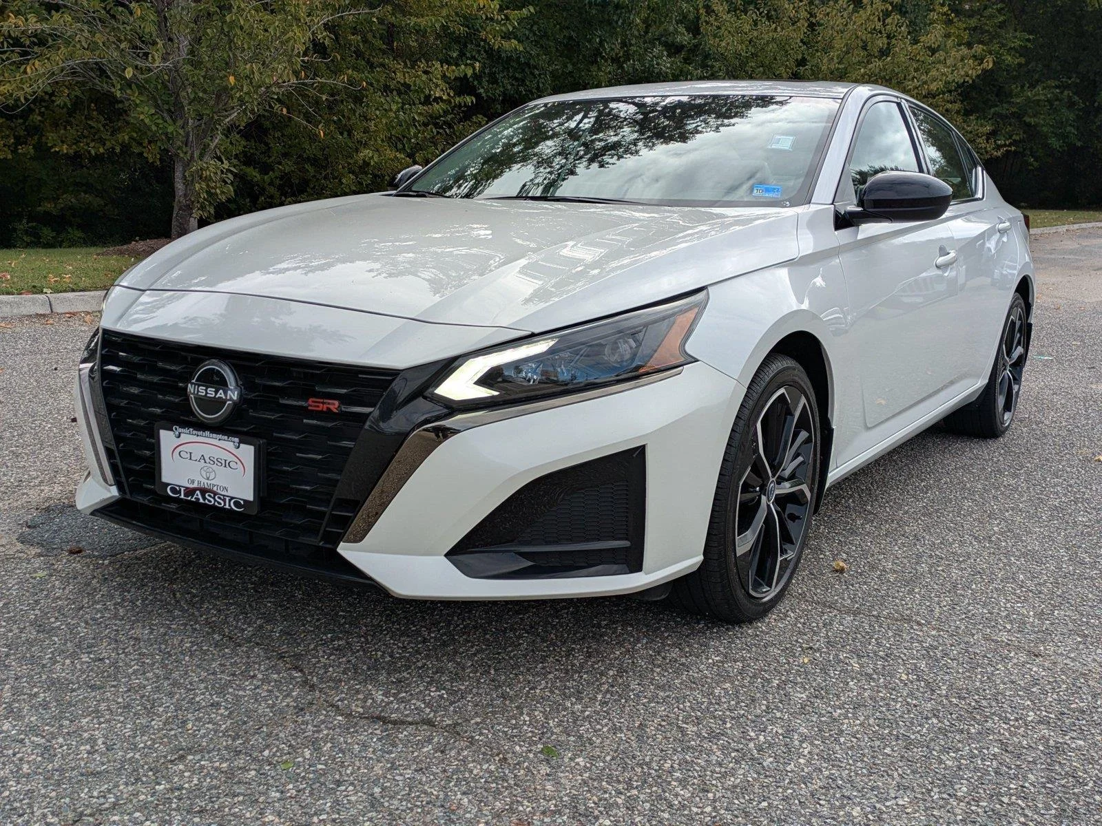 Used 2024 Pearl White Tricoat Nissan 2.5 SR image 8
